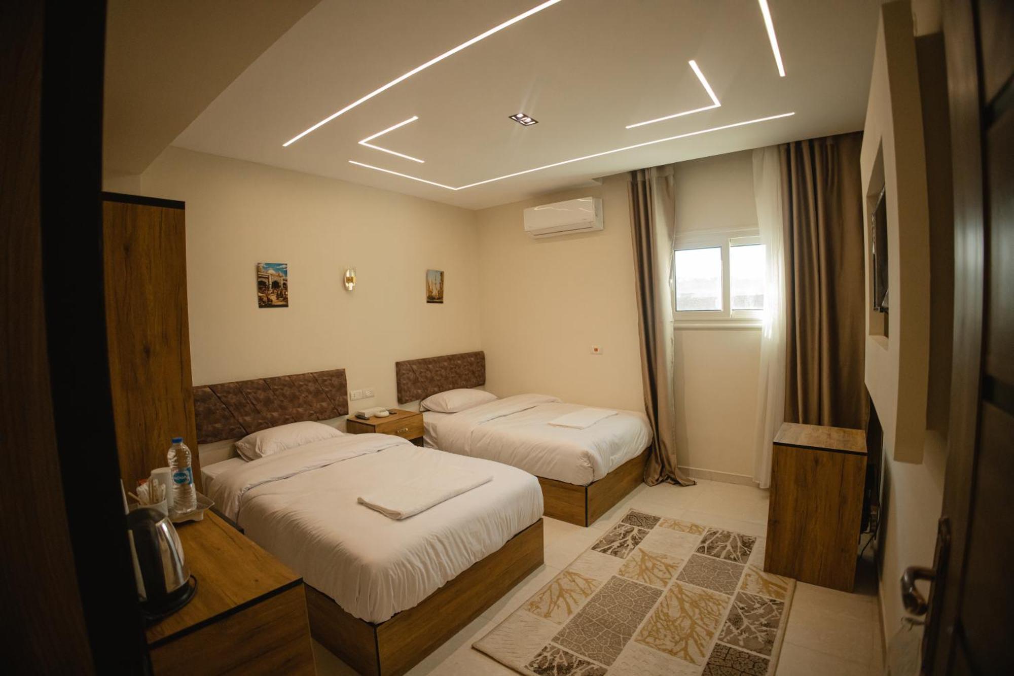 The View Pyramids Hotel Kafret el-Gabal Esterno foto
