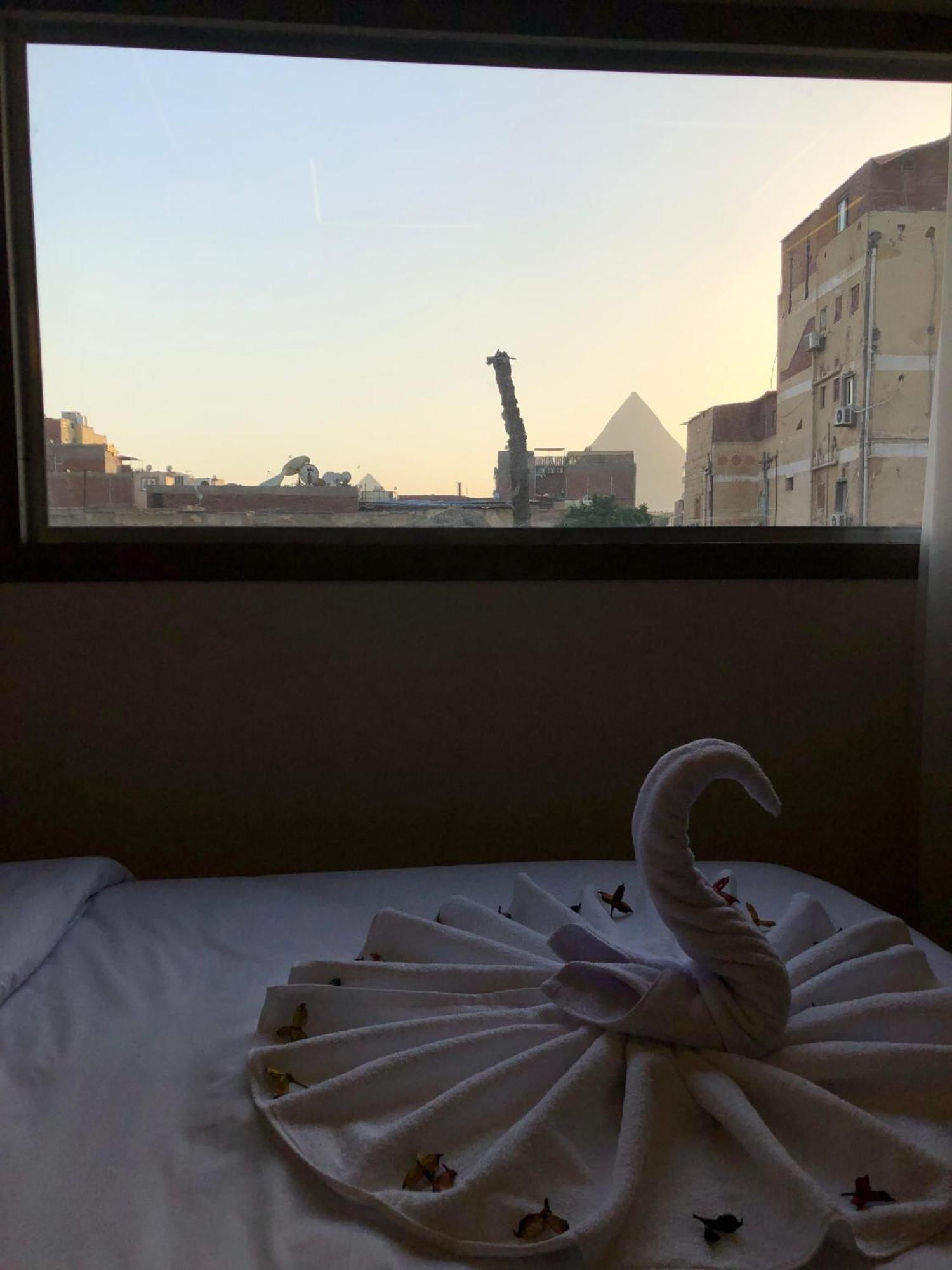 The View Pyramids Hotel Kafret el-Gabal Esterno foto