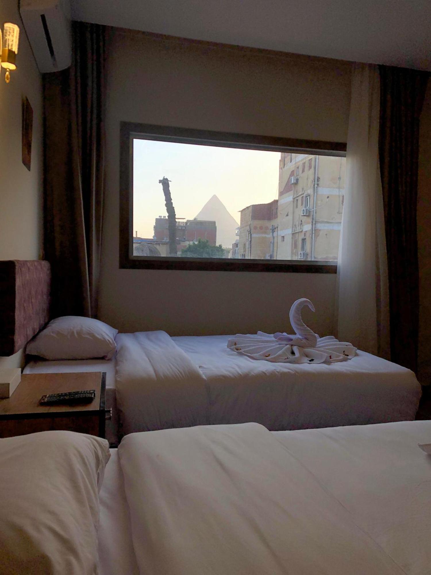 The View Pyramids Hotel Kafret el-Gabal Esterno foto