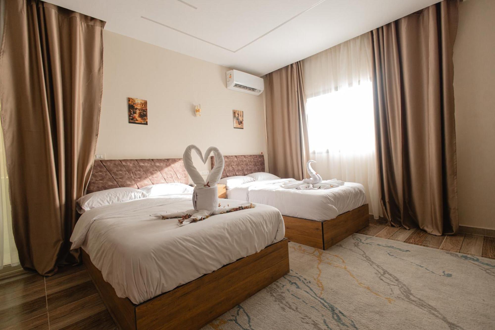 The View Pyramids Hotel Kafret el-Gabal Esterno foto