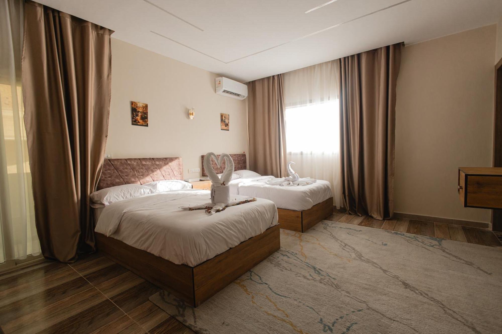 The View Pyramids Hotel Kafret el-Gabal Esterno foto