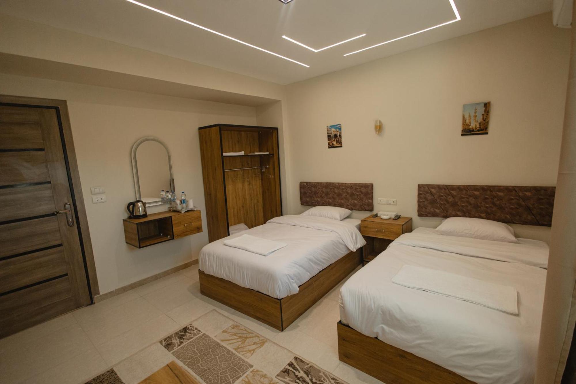 The View Pyramids Hotel Kafret el-Gabal Esterno foto