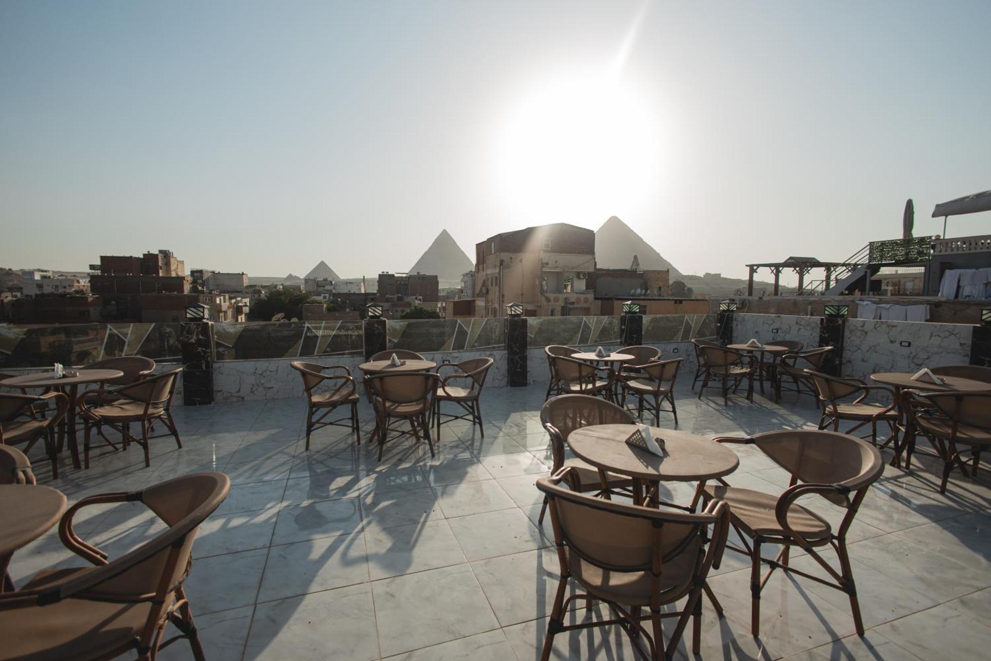 The View Pyramids Hotel Kafret el-Gabal Esterno foto