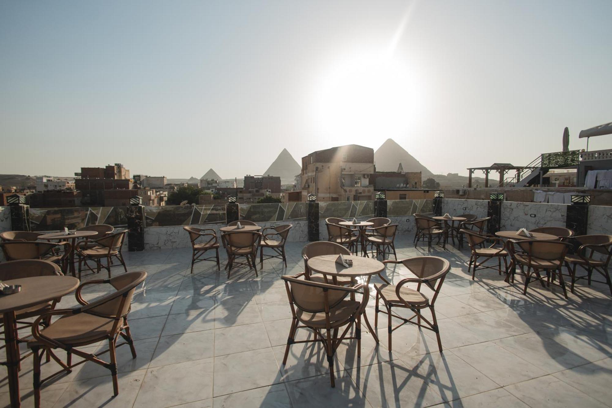 The View Pyramids Hotel Kafret el-Gabal Esterno foto