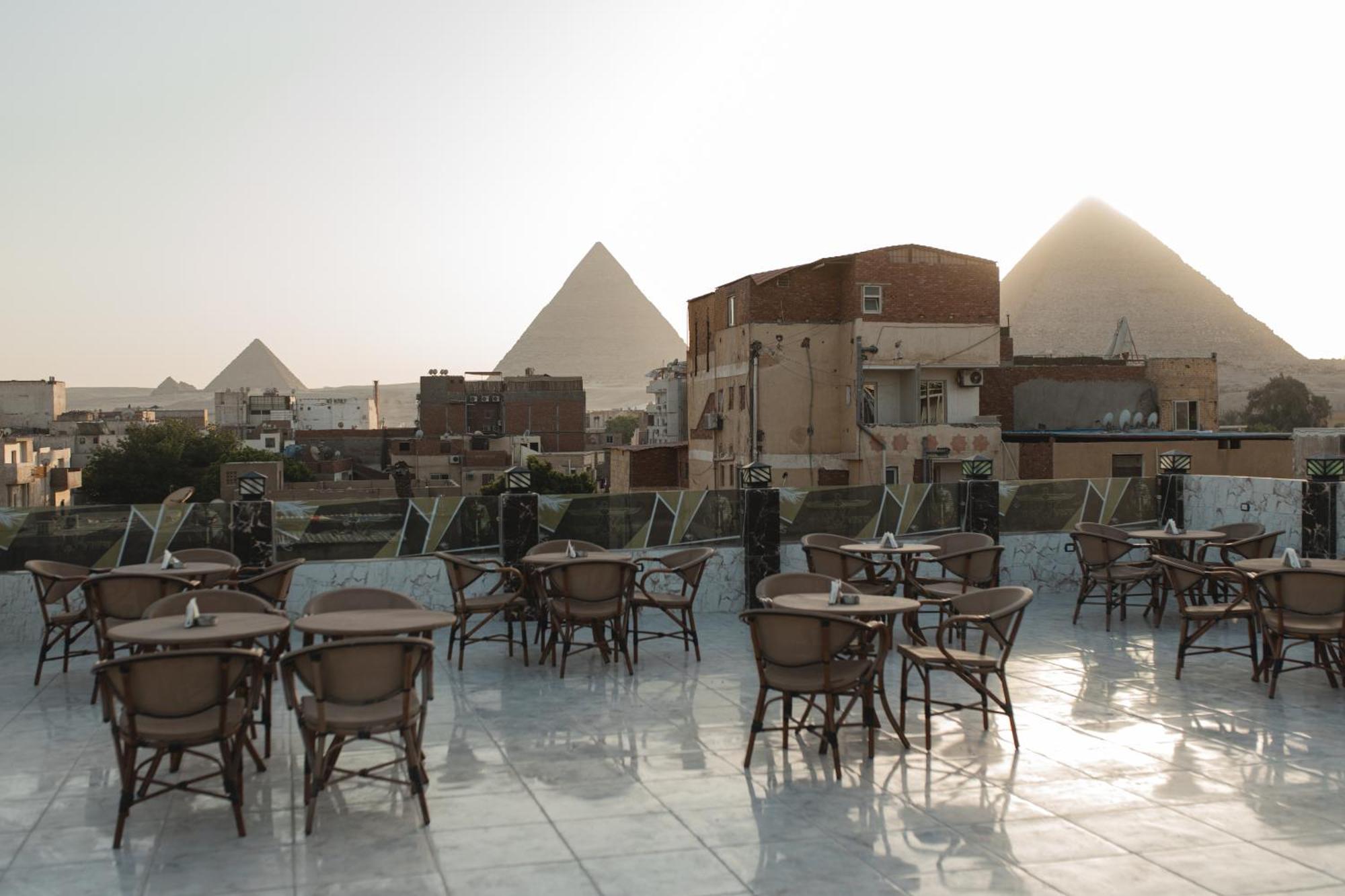 The View Pyramids Hotel Kafret el-Gabal Esterno foto