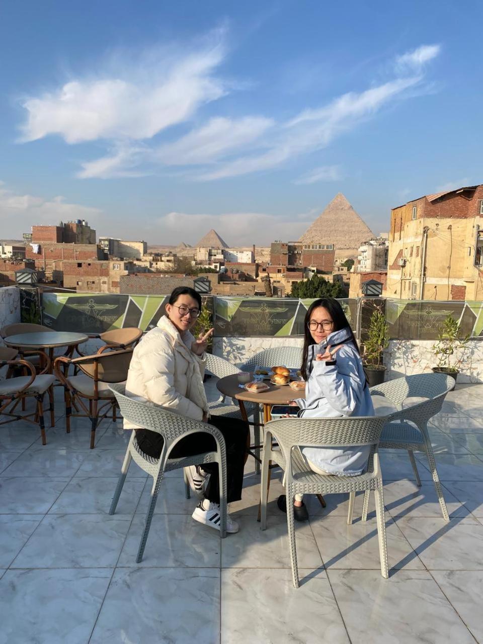 The View Pyramids Hotel Kafret el-Gabal Esterno foto