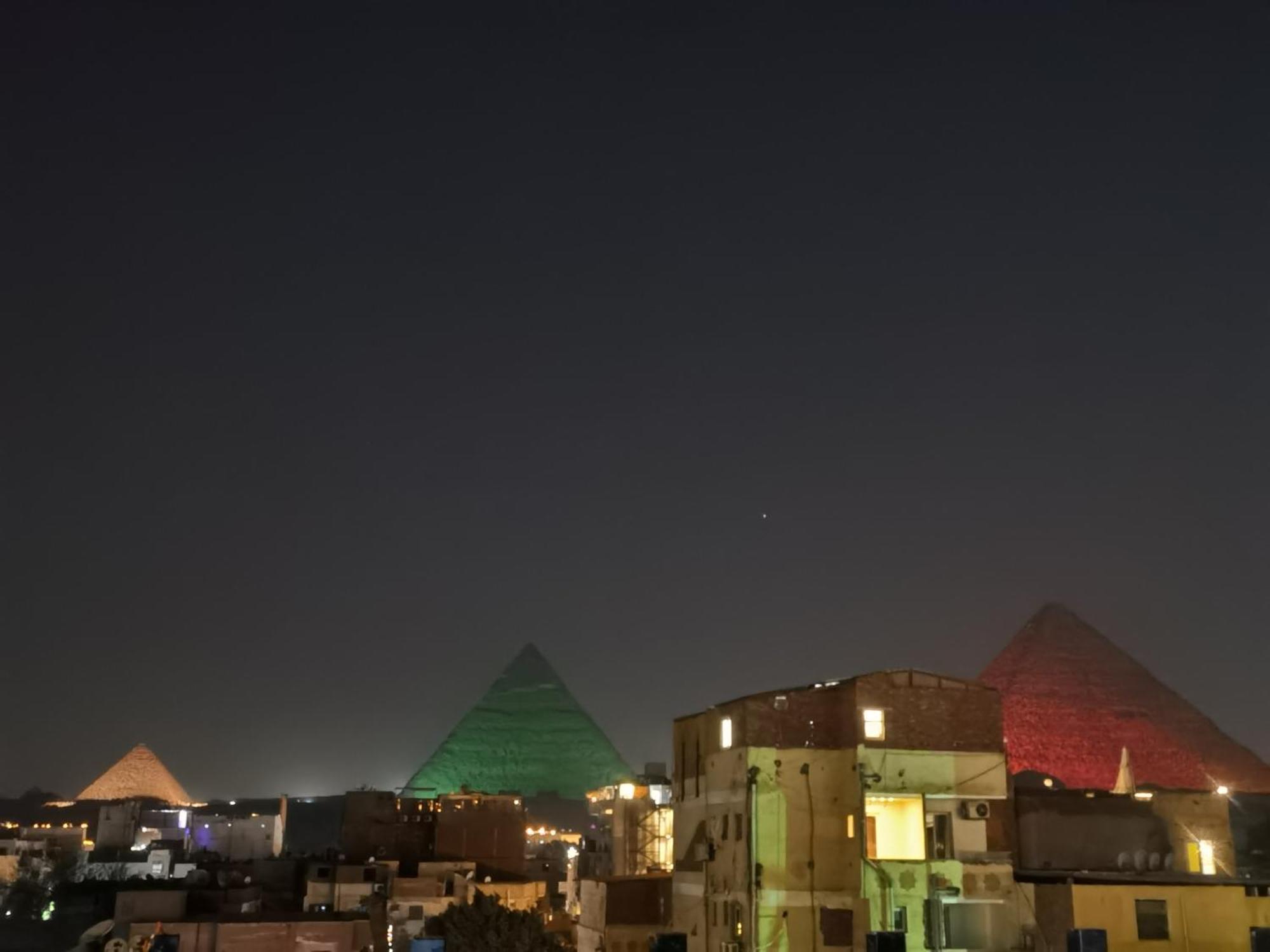 The View Pyramids Hotel Kafret el-Gabal Esterno foto