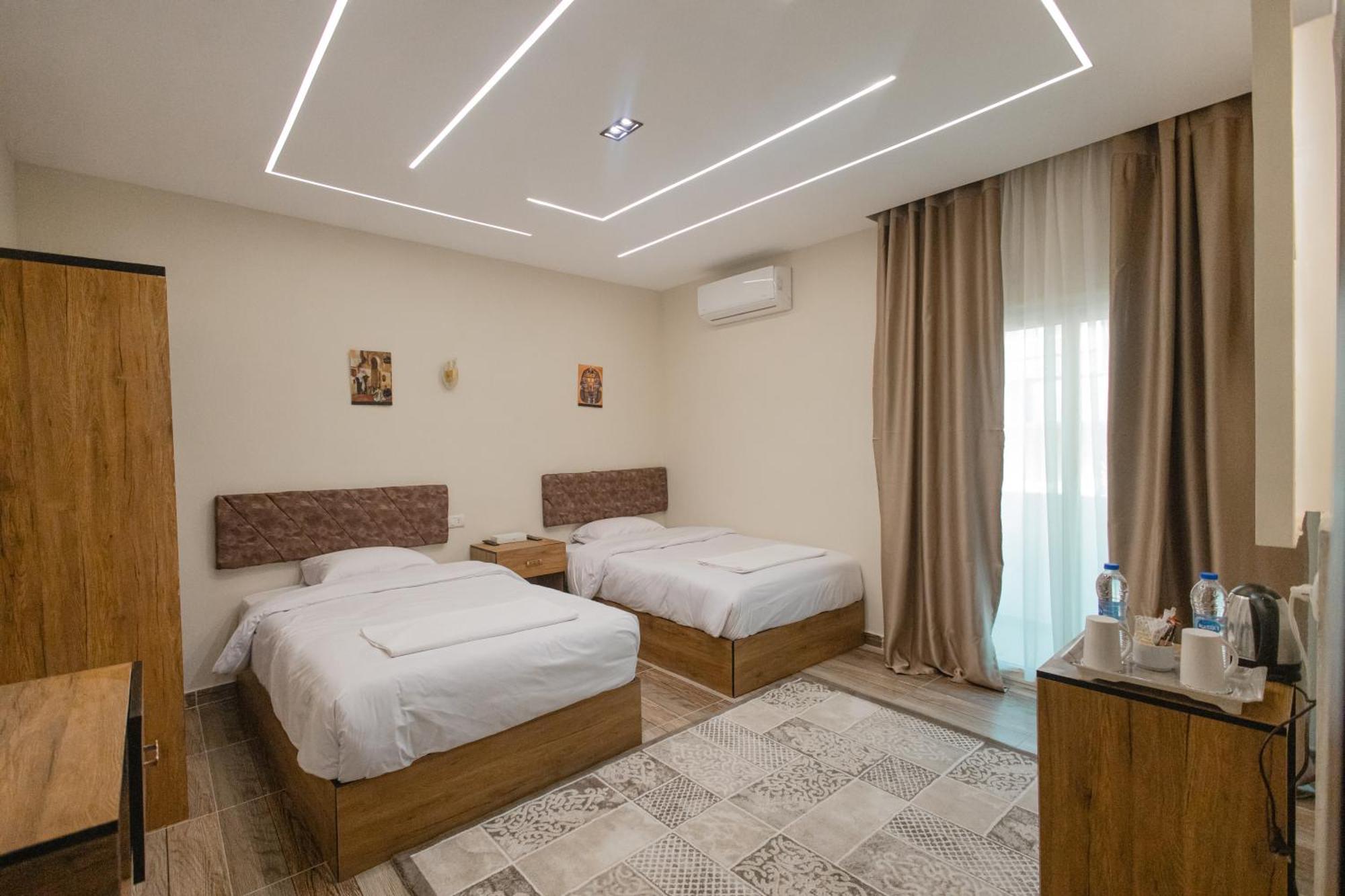 The View Pyramids Hotel Kafret el-Gabal Esterno foto